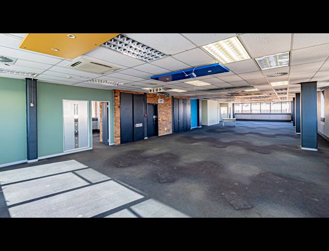 6,100M² OFFICE TO LET IN FERNDALE